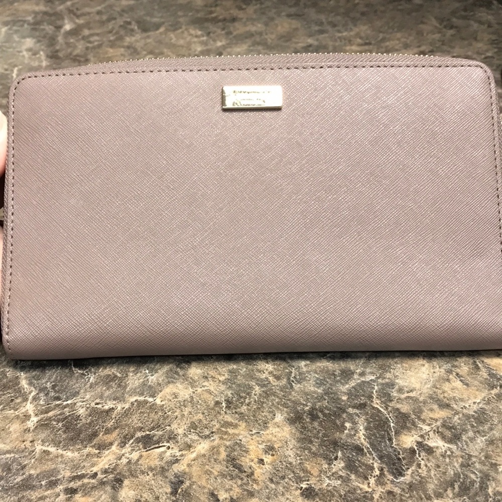 ***SOLD***Like new Kate Spade Wallet